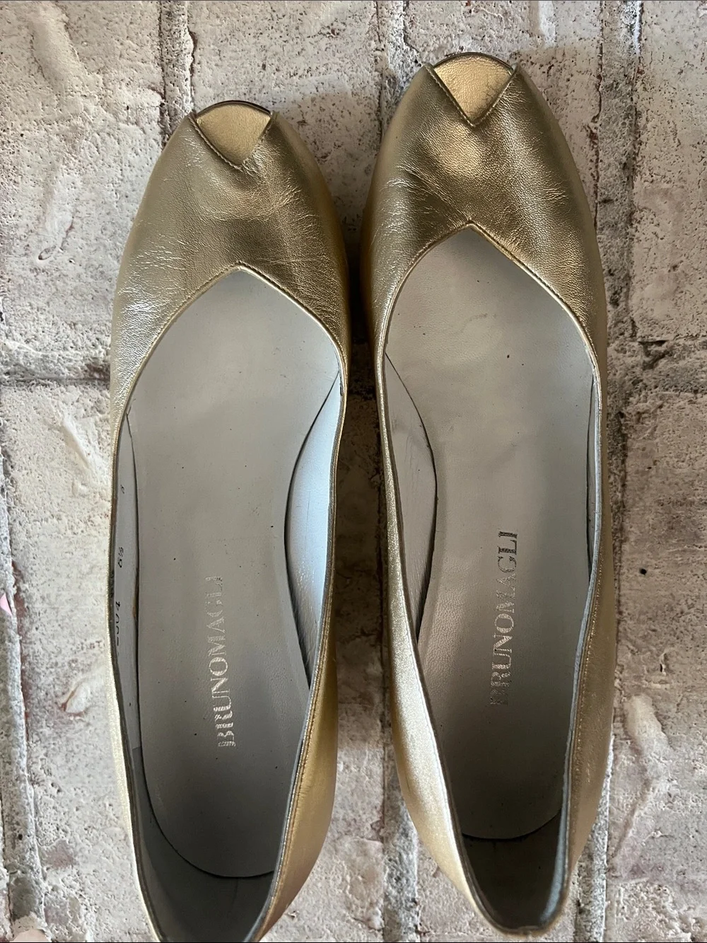Bruno Magli Metallic Gold Leather Peep-Toe Wedges sz 8.5